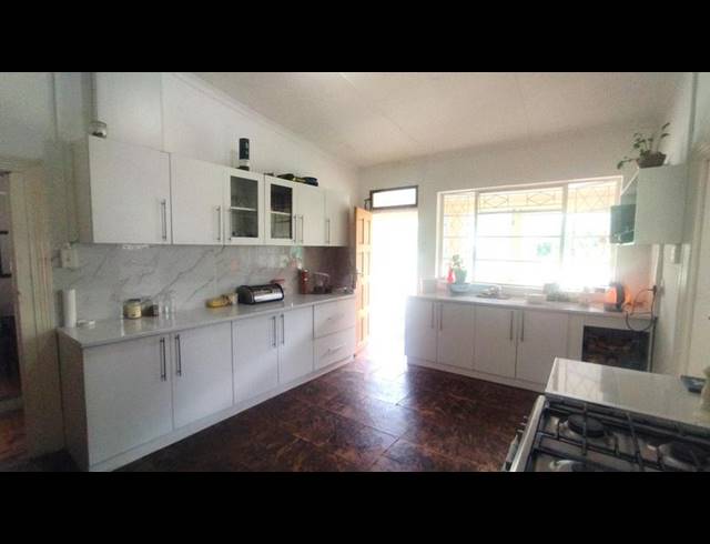 7 BEDROOM HOUSE FOR SALE IN PRESTBURY